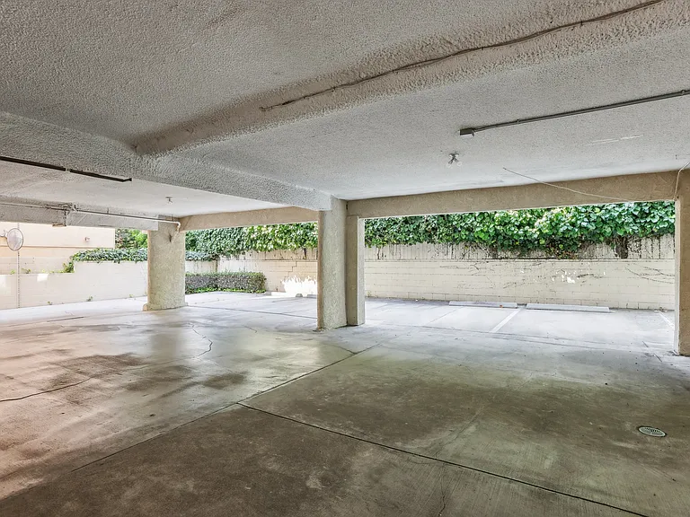 1827 S Barrington Ave #103 — Photo 8