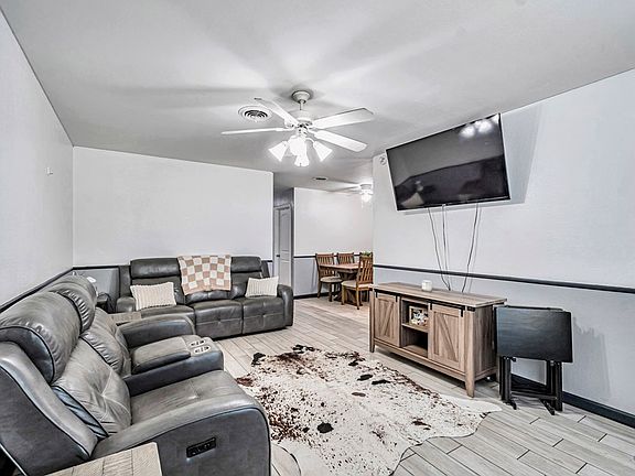 3rd image of 3601 Brentwood Dr