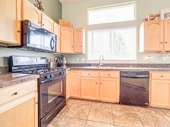 3rd image of 4863 W Park Village Dr