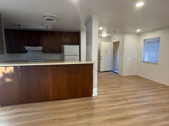 2nd image of 2584 Francisco Blvd #C