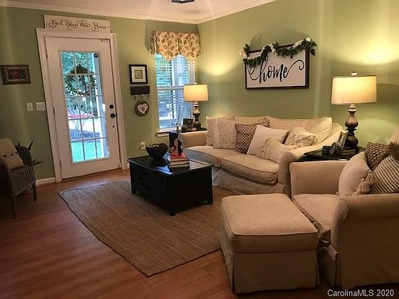 3rd image of 124 Waderich Ln