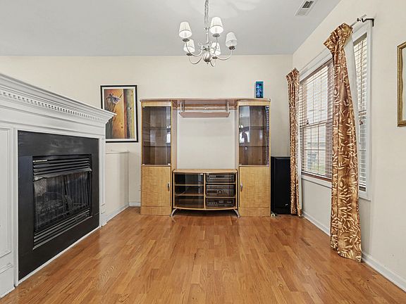 5th image of 8122 Marshall Brae Dr