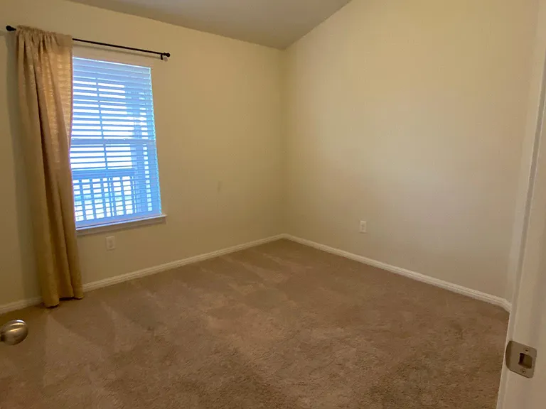 18517 Bandelier Dr — Photo 12