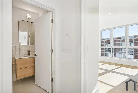 2 bed, 1000 sqft, $1,975 — Photo 4