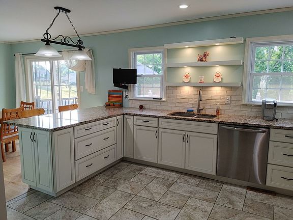 4th image of 1706 Forest Hills Dr