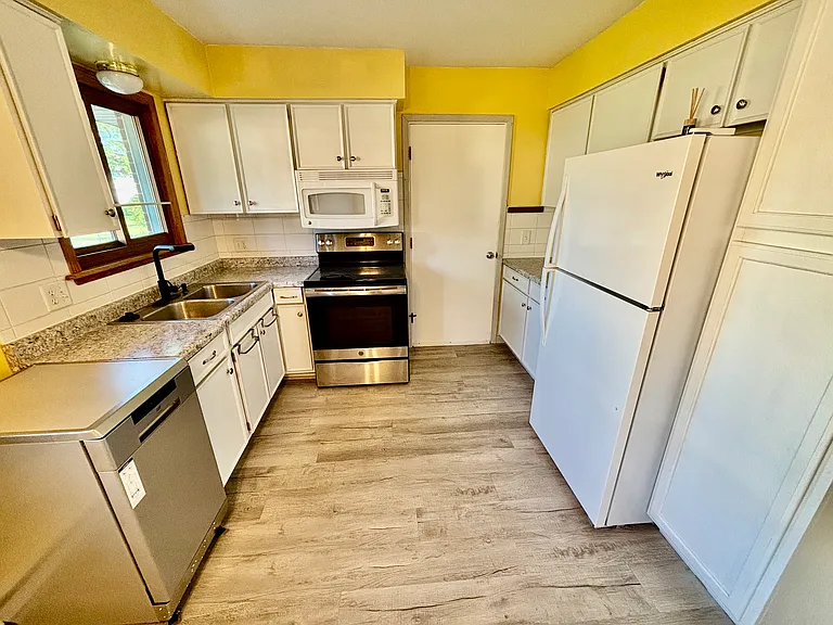 326 Pepperton Dr — Photo 14