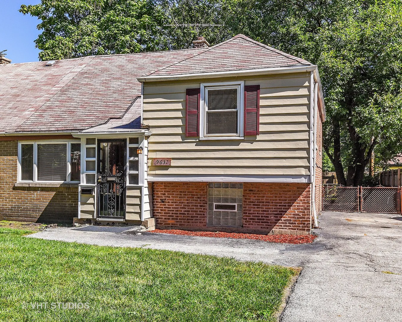 9637 S Brennan Ave photo 1