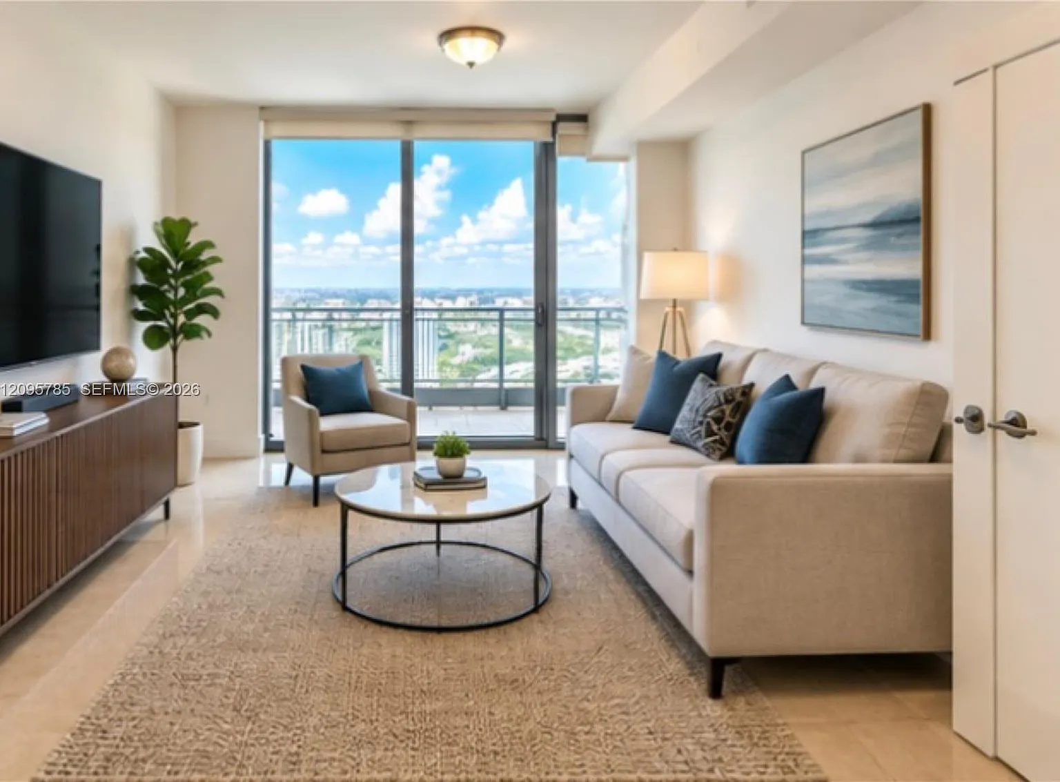 Ivy Condo — Photo 3