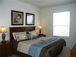 WH3C2817AL-404-king-master-bedroom