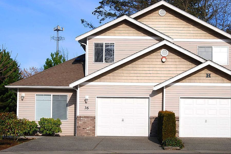 Beautiful Townhome in Gated Community.