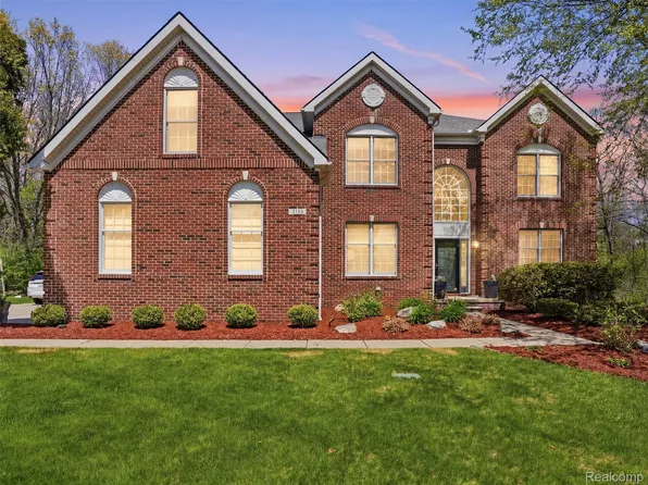 5318 Glenwood Crk, Clarkston, MI 48348