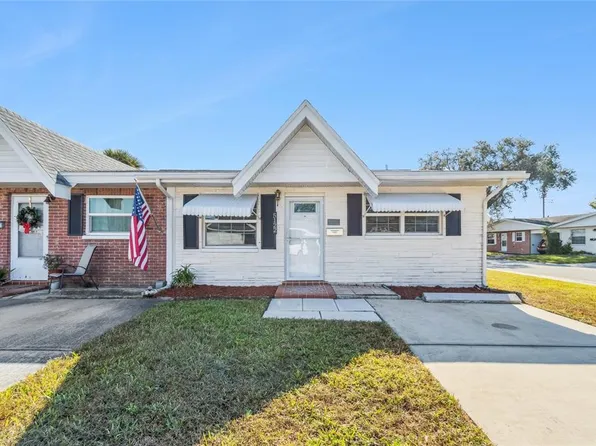 5122 Iris Dr N #12, Pinellas Park, FL 33782