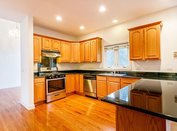 3rd image of 3057 Rosebrook Cir