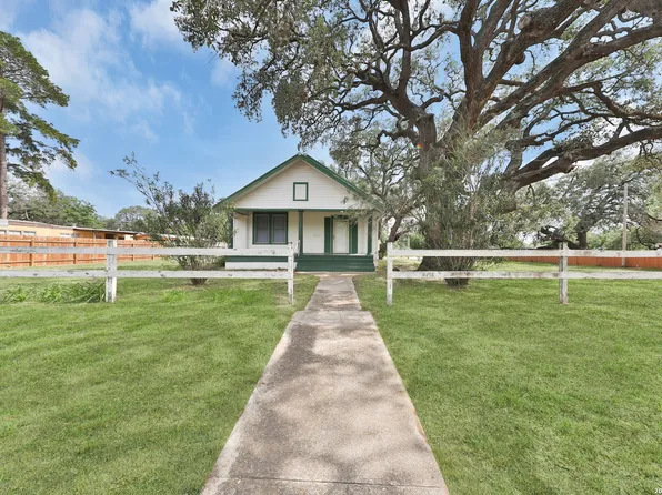 804 COMMERCE ST, Pleasanton, TX 78064