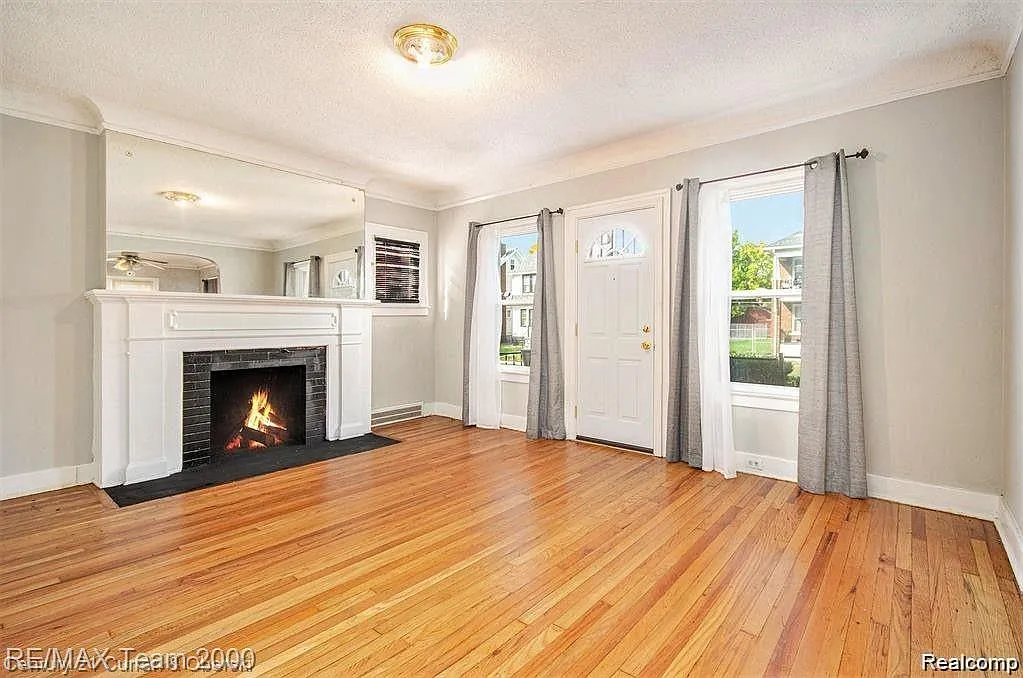 Building Photo - 2327 Sturtevant St