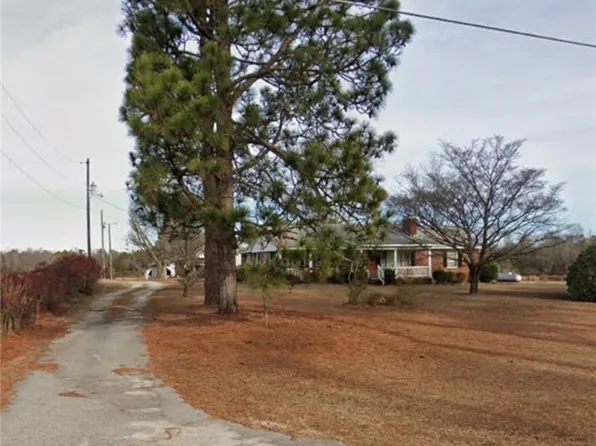 1445 Bethel Baptist Rd, Spring Lake, NC 28390