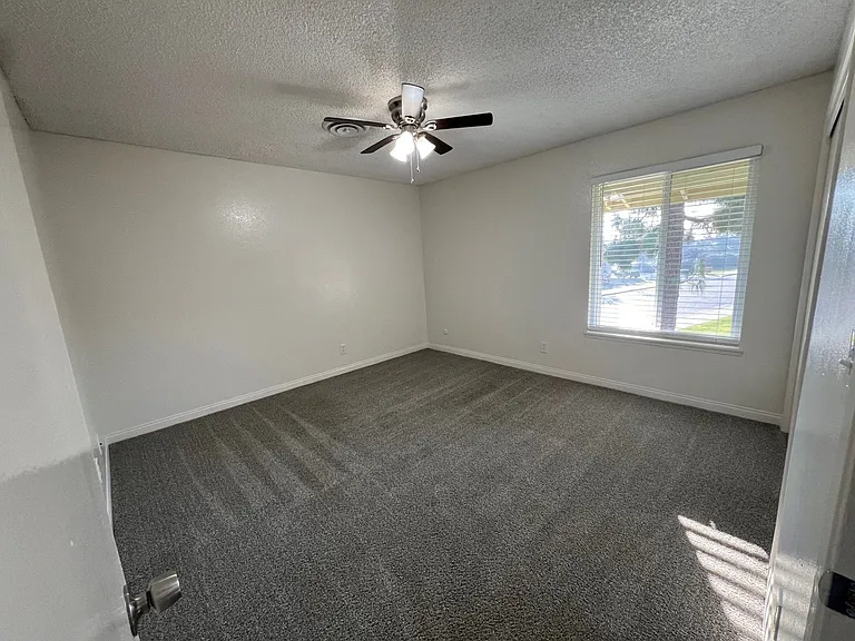 Raintree Garden Apartments — Photo 8