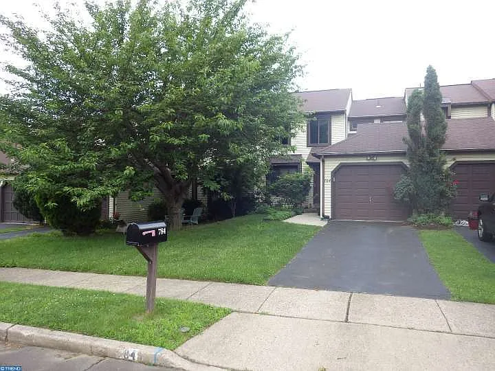 784 Newbury Ct photo 1