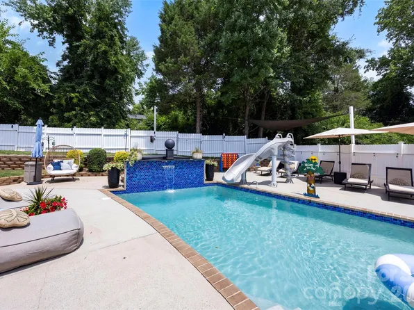 200 Brooks Dr, Stanley, NC 28164