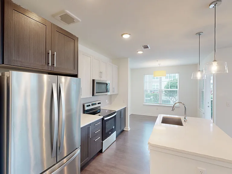 Essex Luxe Apartments — Photo 74