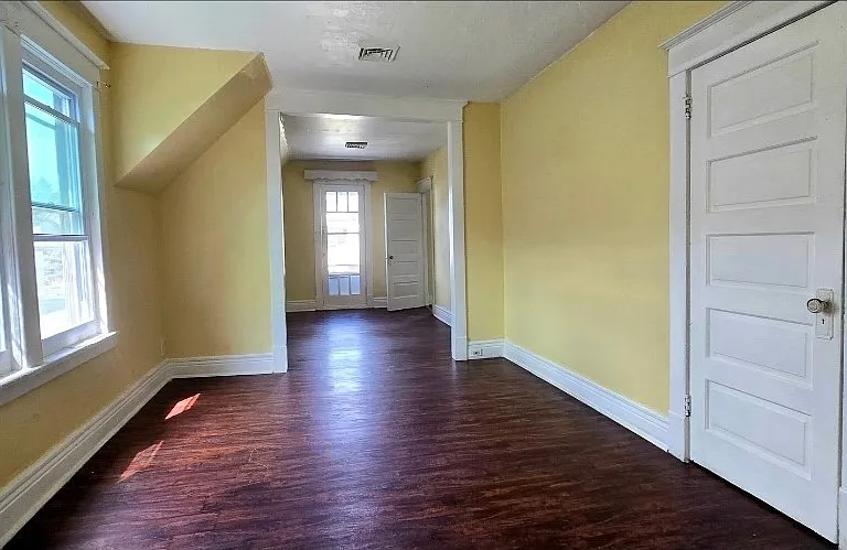 31 Roma Ave — Photo 13