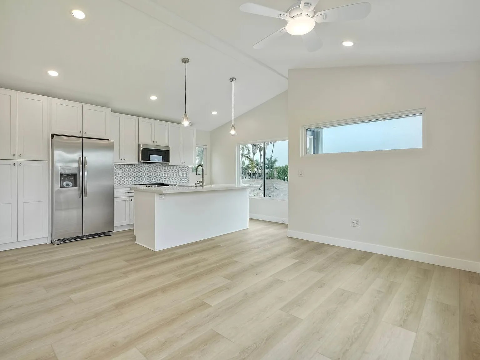 2 bed, 800 sqft, $4,200 — Photo 1