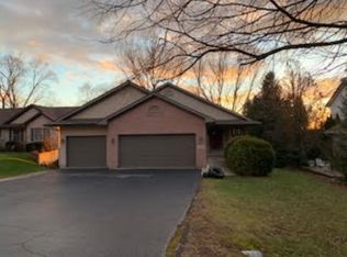 140 Valhalla Dr NE, Poplar Grove, IL 61065