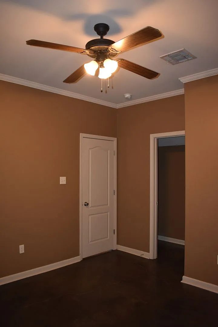 3 Bed 2 Bath Townhouse — Photo 3