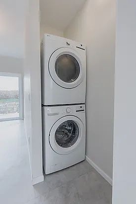 4th image of 305 Locust St W #4