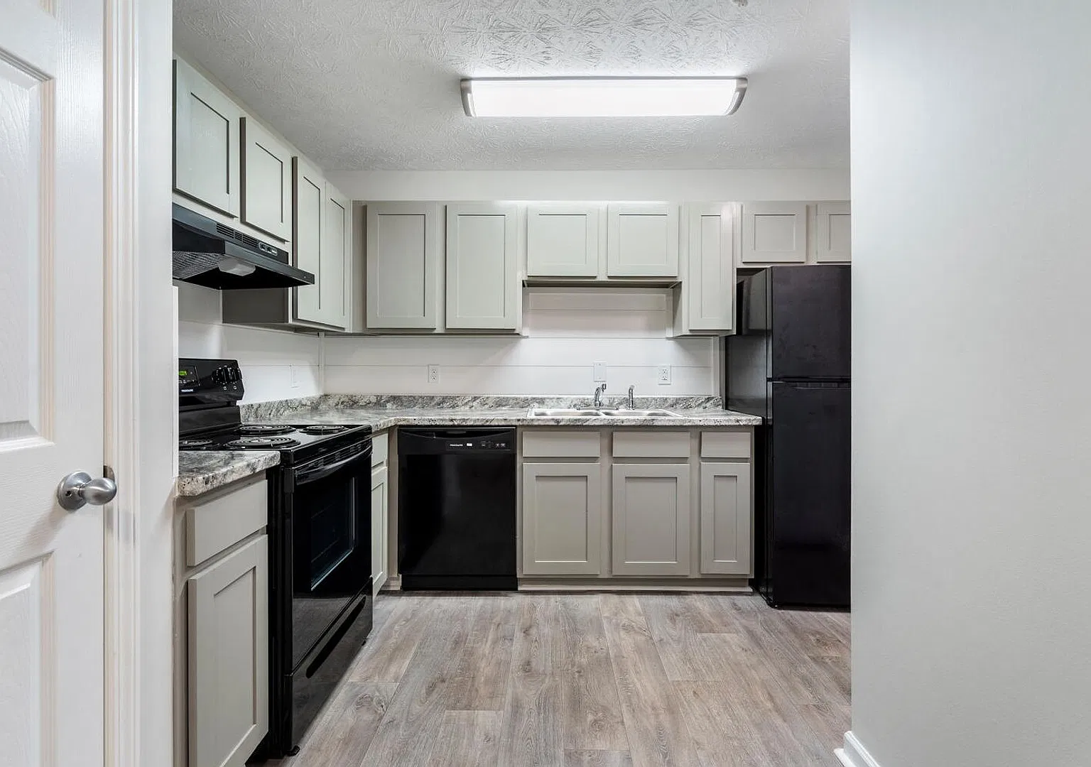 Salem Chase Apartments — Photo 4