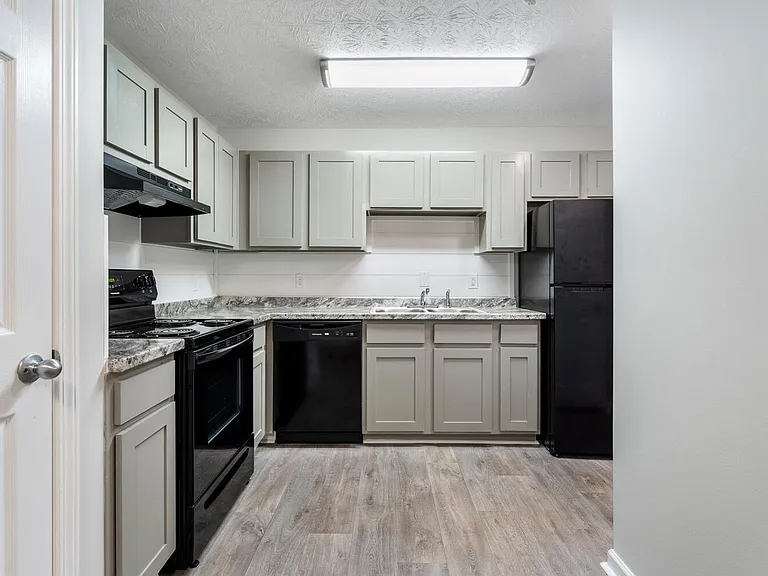 Salem Chase Apartments — Photo 18
