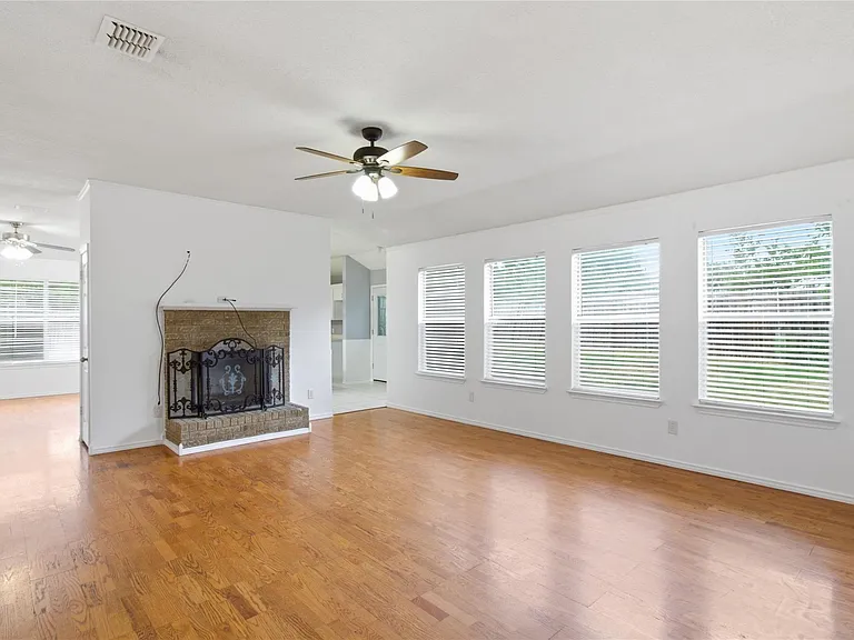 120 Mule Deer Ct — Photo 17