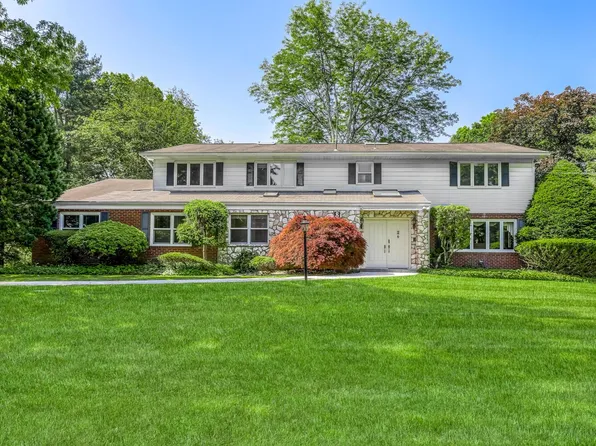 8 Briarwood Lane, Suffern, NY 10901