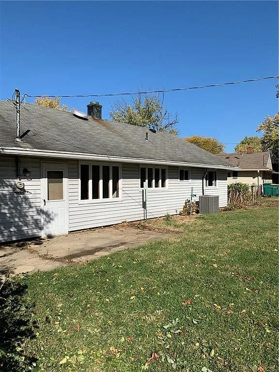 3842 Milford Dr — Photo 2