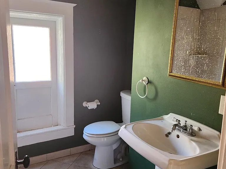 1720 N Pearl St — Photo 12