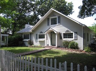 220 E McCarty St, Edgerton, KS 66021