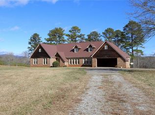 199 Laurel Forest Dr, Tamassee, SC 29686