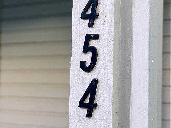5th image of 454 Mountain Laurel Ct