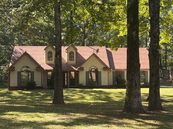 7465 Broken Hickory Dr, Walls, MS 38680