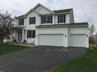 2748 Wagner Dr, Chaska, MN 55318