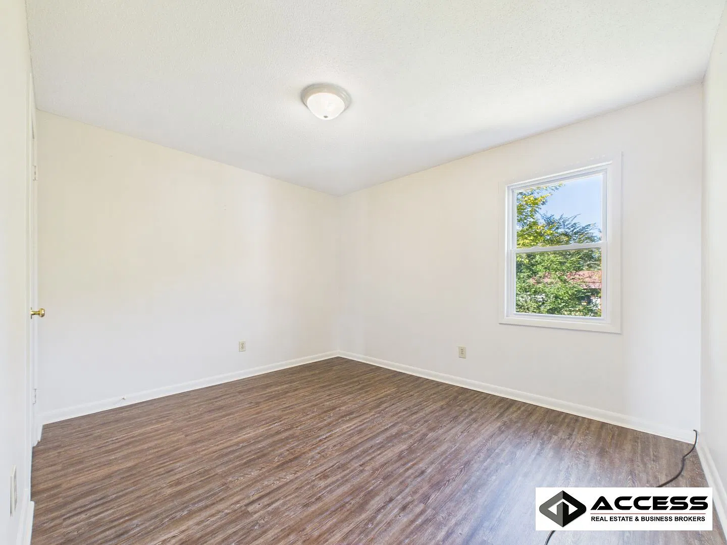 605 Adelle Street SW — Photo 2