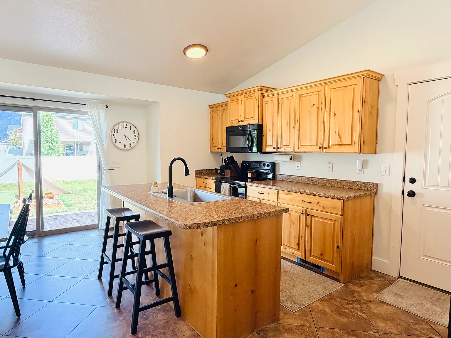 4 bed, 1773 sqft, $2,000 — Photo 4