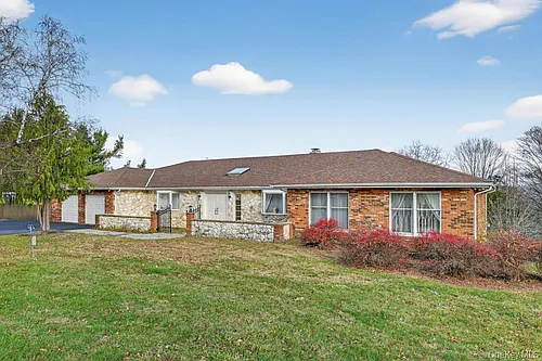 66 Murray Dr Photo 1