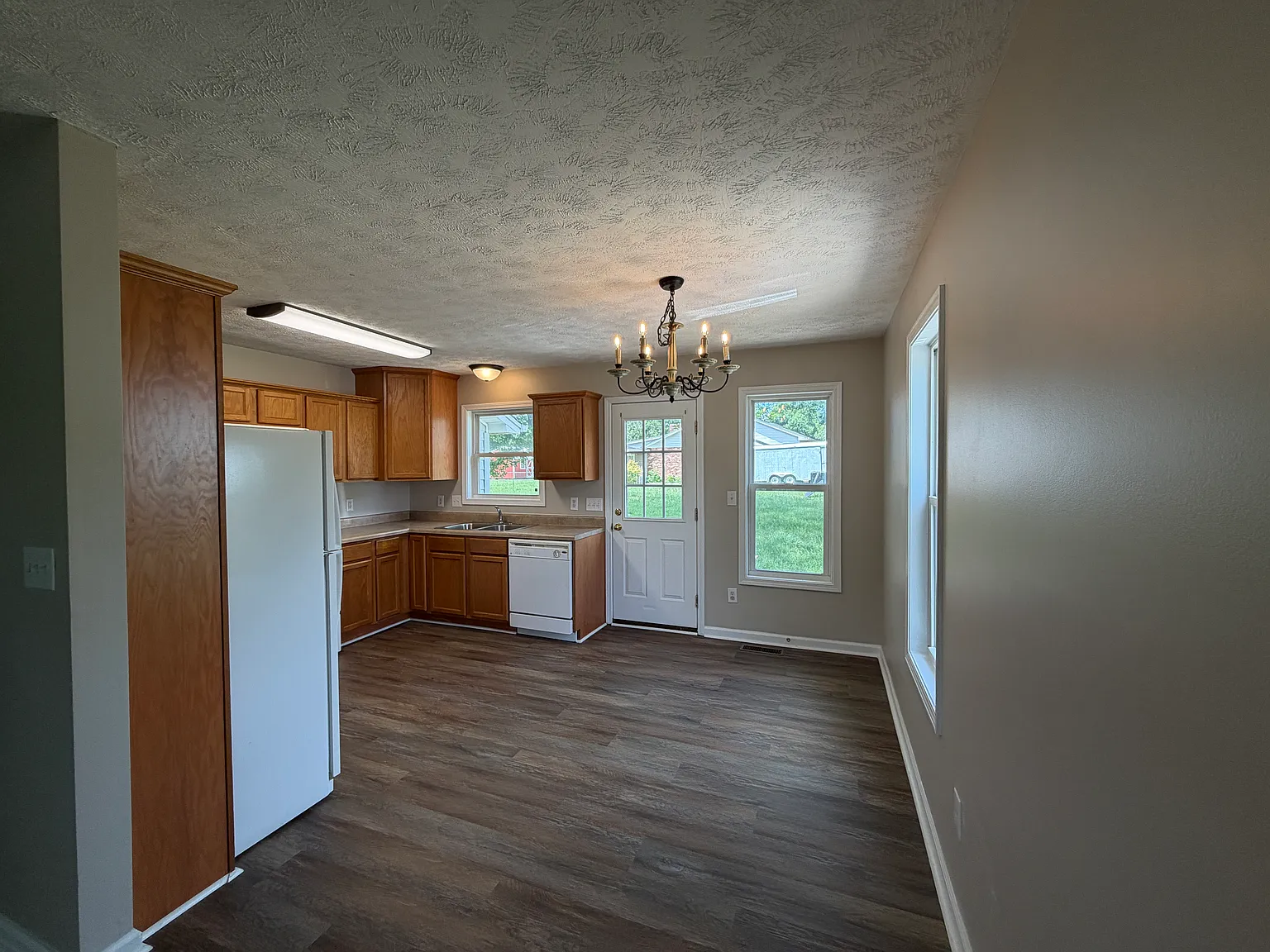 3 bed, 1040 sqft, $1,750 — Photo 3