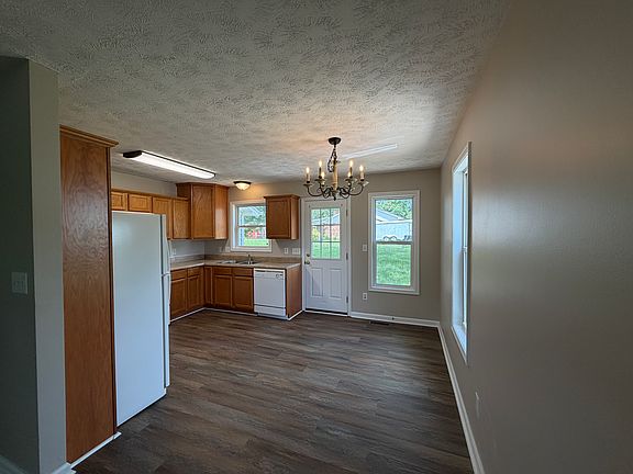 3rd image of 202 Pulliam St