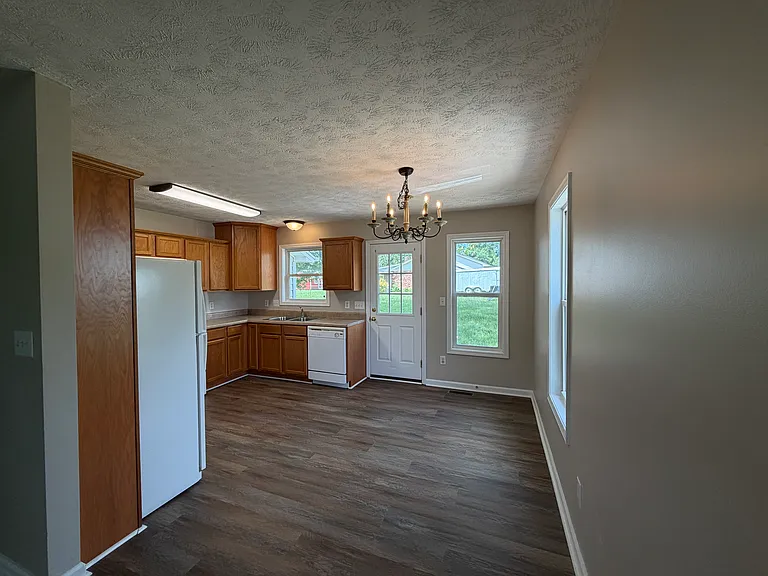 202 Pulliam St — Photo 3