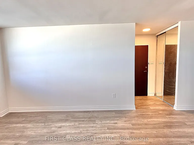 541 Blackthorn Ave #1415 — Photo 15