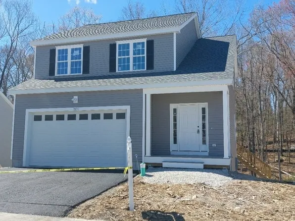 22-22B Crownshield, Uxbridge, MA 01569