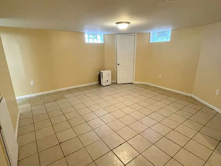 734 N River St — Photo 6