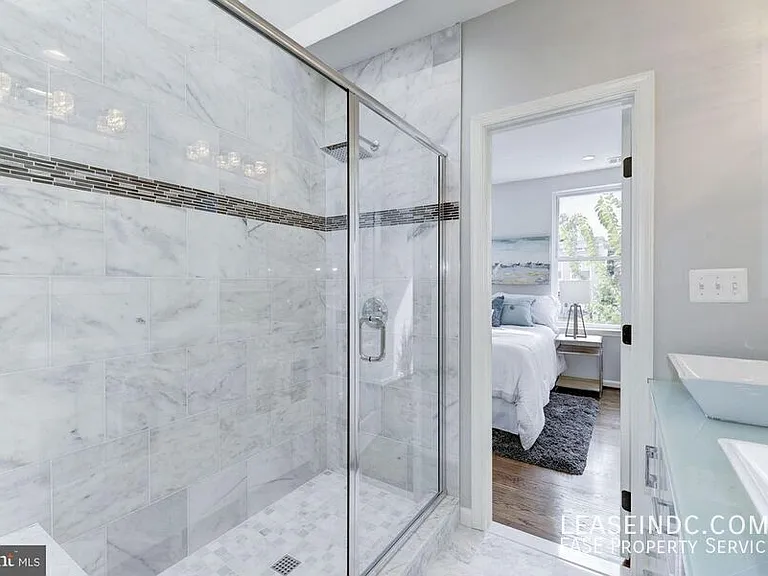 2129 4th St NE — Photo 20